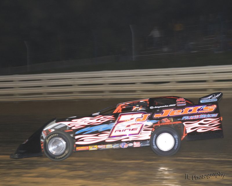 Jeff Rine Defending SSW LM Champ by Joe Labosky