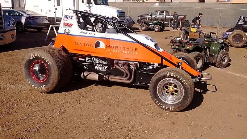 Sprint car at Turkey Night